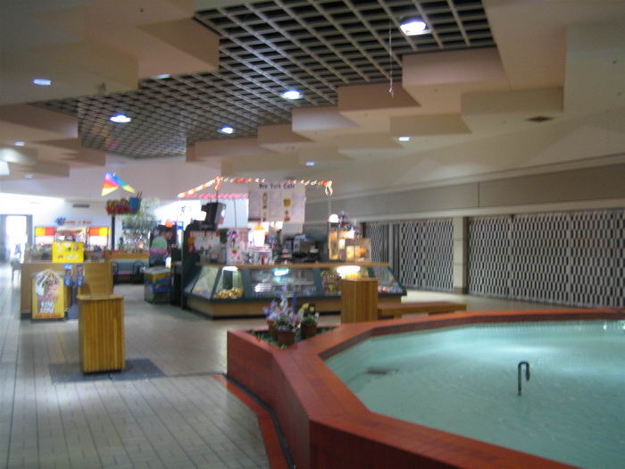 Livonia Mall (Livonia Marketplace) - From Labelscar